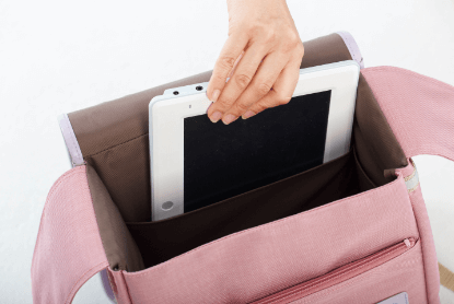タブレットが収納できる