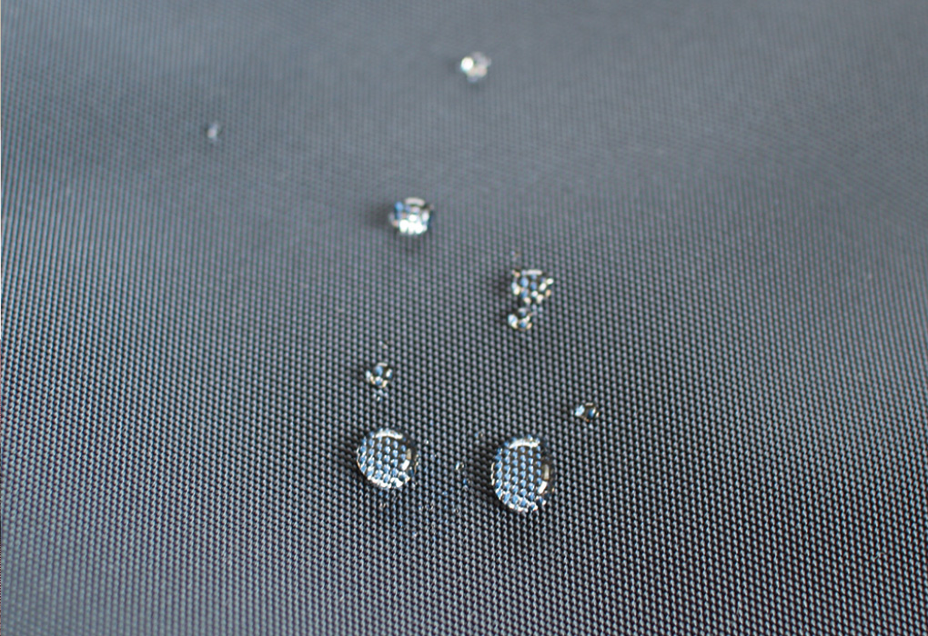 撥水で汚れにくいこだわりの生地
